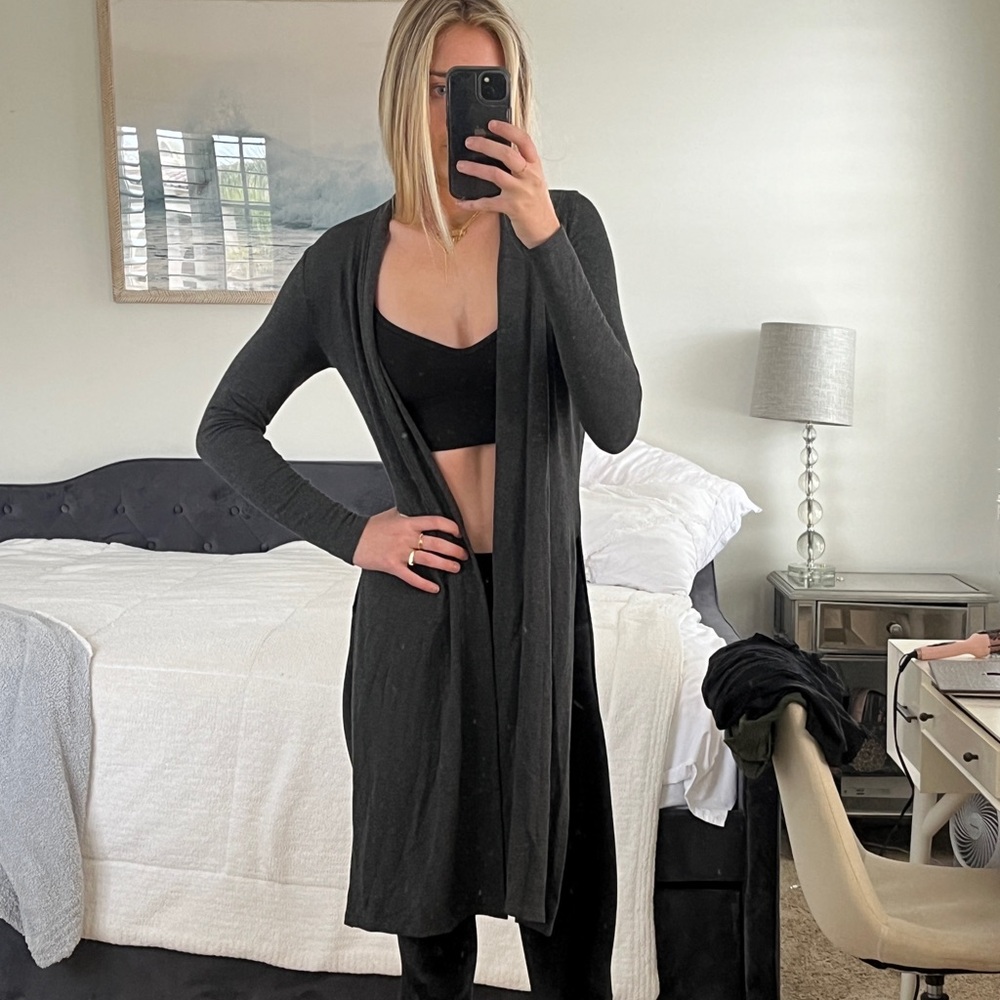 BEYOND YOGA High Slit Long Duster Cardigan. Gray. Size xs.